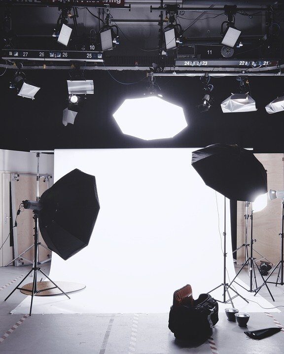 How to create professional-looking videos with a 3-point lighting system